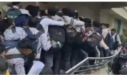 ৩৬ ঘণ্টায় সাড়ে ৬ লক্ষ আবেদন! ‘যুব সাথী’ নিতে উপচে পড়া ভিড়, বঙ্গে কি বেকারত্বের সুনামি?