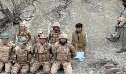 কাঁপছে ইসলামাবাদ! ৭ পাকিস্তানি সেনাকে বন্দি করল BLA, ৭ দিনের চরম হুঁশিয়ারিতে তোলপাড় ওপার বাংলা