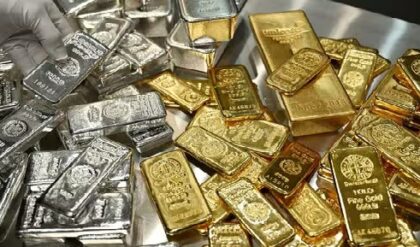 আকাশছোঁয়া দাম থেকে মাটিতে আছাড়! রুপো সস্তা হলেও কেন বাড়ছে সোনার দাম?