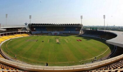 ইডেনে গ্যালারিতে বসেও বিপদ! ব্যাটারের মারা ছক্কা সরাসরি লাগল মহিলার গায়ে, রক্তারক্তি কাণ্ড