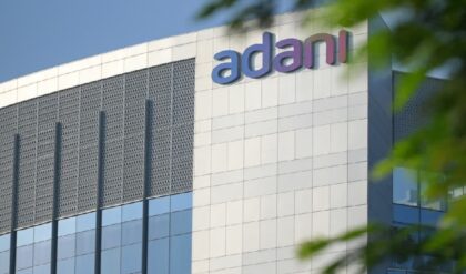 ১০০ বিলিয়ন ডলারের মাস্টারস্ট্রোক! আদানির মেগা বিনিয়োগে কাঁপছে বিশ্ব টেক দুনিয়া!
