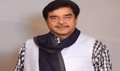 ‘খামোশ’ নিয়ে ছেলেখেলা! মেটা-গুগলকে কাঠগড়ায় তুলে আদালতের দ্বারস্থ শত্রুঘ্ন সিনহা!