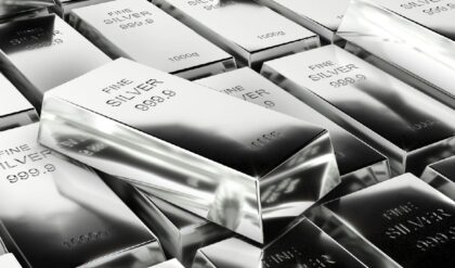 রুপোর বুদবুদ কি তবে শেষ? সর্বোচ্চ দামের থেকে ১.৮০ লক্ষ টাকা সস্তা! সোনার দরেও ধস!