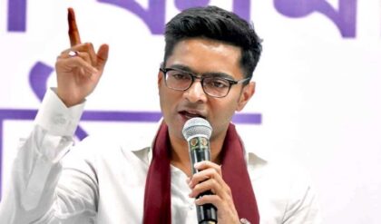 বিস্ফোরক অভিষেক! চ্যাট ‘ফাঁস’ করে তুলকালাম রাজ্য রাজনীতিতে, ভোটার তালিকা থেকে নাম বাদ নিয়ে মারাত্মক অভিযোগ