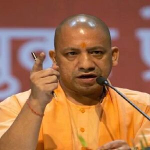 যোগীর ‘বুলডোজার’ এবার সরকারি কর্মীদের বেতনে! সম্পত্তি গোপন রাখায় মাথায় হাত ৬৮০০০ কর্মীর!