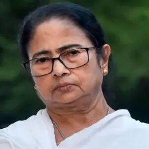 ভোটার লিস্টে নাম বাদ! নির্বাচন কমিশনের বিরুদ্ধে রণংদেহী মমতা, বাংলায় কি বড় ষড়যন্ত্র?