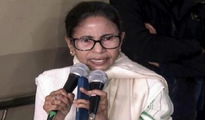 ভাতার লাইনে উপচে পড়া ভিড়! ‘বাংলার যুবসাথী’ প্রকল্পে লক্ষ লক্ষ আবেদন, বিপন্ন কি কর্মসংস্থান?