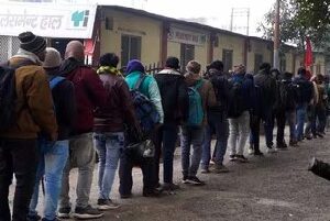 লক্ষ লক্ষ আবেদনকারীর লাইন! রাজ্য সরকারের নতুন প্রকল্প ঘিরে কেন সিঁদুরে মেঘ দেখছেন অর্থনীতিবিদরা?