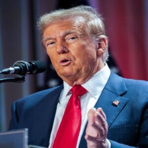 তৃতীয় বিশ্বযুদ্ধের রণদামামা? ২৪ ঘণ্টায় ১৫০ কার্গো বিমান পাঠালেন ট্রাম্প, নিশানায় কি খামেনি?