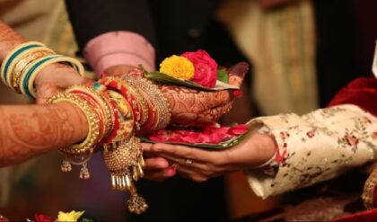 বাসর ঘরেই মাথায় আকাশ ভেঙে পড়ল কনের! মালাবদলের পর জানলেন বর আসলে ‘মহিলা’