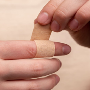 ভুল নিয়মে ব্যান্ডেজ লাগাচ্ছেন না তো? ছোট্ট ভুলের মাশুল হতে পারে বড় ইনফেকশন