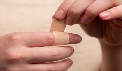 ভুল নিয়মে ব্যান্ডেজ লাগাচ্ছেন না তো? ছোট্ট ভুলের মাশুল হতে পারে বড় ইনফেকশন