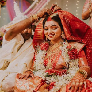 বিয়ের জন্য পাত্র খুঁজছেন? মা-বাবার সঙ্গে থাকা ছেলেদের কেন অগ্রাধিকার দেবেন, জানুন