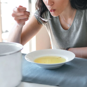 শরীর দিচ্ছে অসুখের সংকেত? দ্রুত সুস্থ হতে আজই পাতে রাখুন এই ৫টি জাদুকরী খাবার