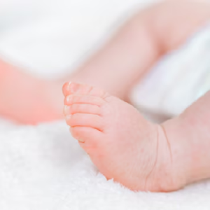 বোর্ডের পরীক্ষা দিতে দিতেই প্রসব যন্ত্রণা! স্কুলের শৌচালয়েই সন্তানের জন্ম দিল দশম শ্রেণির ছাত্রী