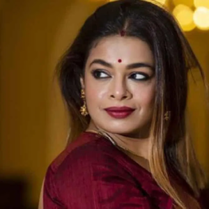 “আমি ক্লান্ত, আর পারছি না!” ফেসবুক লাইভে কান্নায় ভেঙে পড়লেন ইমন, নিলেন চরম সিদ্ধান্ত!