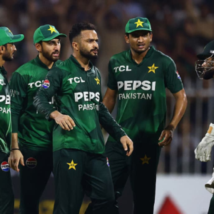 ৩২০ কোটির লোকসান না কি আইসিসির নির্বাসন? বয়কট নাটক নিয়ে পাকিস্তানকে ধুয়ে দিলেন ‘লিটল মাস্টার’