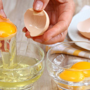 কুসুমের রঙ দেখে ডিম চিনছেন তো? সাদা না কি লাল—কোনটি শরীরের জন্য বেশি উপকারী?