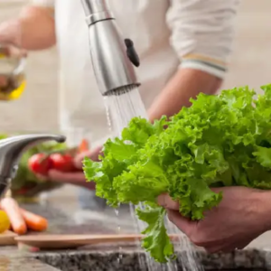 . সবজি কাটার এই ৩টি ভুলেই শরীরের বারোটা বাজছে! আপনিও কি এমনটা করছেন?