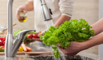 . সবজি কাটার এই ৩টি ভুলেই শরীরের বারোটা বাজছে! আপনিও কি এমনটা করছেন?