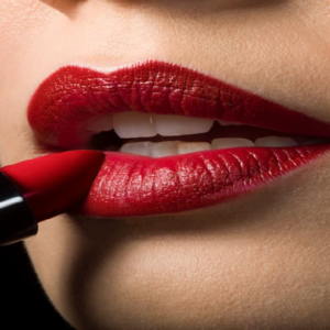 সাবধান! নিয়মিত লিপস্টিক মাখছেন? ঠোঁটের এই মারাত্মক ক্ষতিগুলো সম্পর্কে জানেন তো?