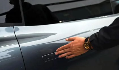 টেসলার স্টাইলই হলো কাল? ইলেকট্রিক গাড়ির ‘লুকোনো দরজা’ নিষিদ্ধ করল এই দেশ, কেন এই চরম সিদ্ধান্ত?