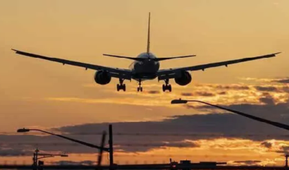 মাঝ আকাশে ইঞ্জিনে বিকল! ১৫০ যাত্রী নিয়ে দিল্লিতে জরুরি অবতরণ লেহগামী স্পাইসজেটের বিমানের