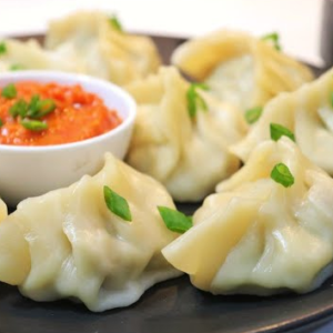 রেস্তোরাঁ স্টাইল চিকেন মোমো এখন আপনার রান্নাঘরেই! রইল জিভে জল আনা সবথেকে সহজ রেসিপি