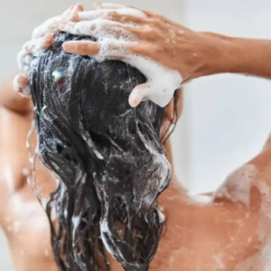 শ্যাম্পু কিনছেন নাকি বিষ? আপনার চুল পড়ার আসল কারণ জানলে চমকে উঠবেন!