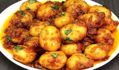 আলুর দমে আচারের ট্যুইস্ট! লুচির সাথে এই রেসিপি পাতে পড়লে বাড়ির ছোট-বড় সবাই হবে ফিদা