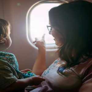 বাচ্চাকে নিয়ে প্রথমবার ফ্লাইটে উঠছেন? এই ৫টি জিনিস না করলে সফর হতে পারে বিভীষিকা!