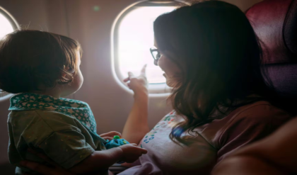 বাচ্চাকে নিয়ে প্রথমবার ফ্লাইটে উঠছেন? এই ৫টি জিনিস না করলে সফর হতে পারে বিভীষিকা!