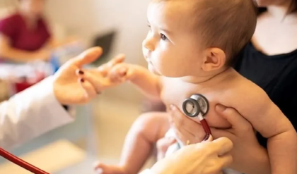 শিশুর বুকে কি এই ৫টি লক্ষণ দেখছেন? সামান্য অবহেলাই ডেকে আনতে পারে বড় বিপদ!