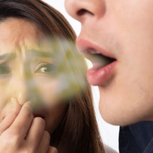 মুখের দুর্গন্ধ নিয়ে নাজেহাল? ম্যাজিকের মতো কাজ করবে এই এক টুকরো ফিটকিরি!