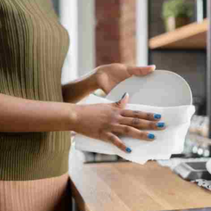 কাচের বাসন ও ননস্টিক প্যান ধোয়ার সময় এই ভুলগুলো করছেন না তো? বিপদ এড়াতে আজই সাবধান!