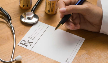 ডাক্তারের হাতের লেখা বুঝতে কালঘাম ছুটছে? প্রেসক্রিপশনের এই সংকেতেই লুকিয়ে সব রহস্য!