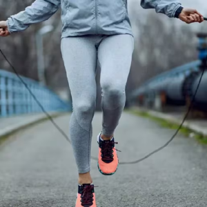 শরীরের ভোল বদলে দেবে প্রতিদিনের দড়ি লাফ! জেনে নিন এর জাদুকরী ৫টি উপকারিতা