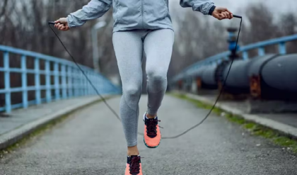 শরীরের ভোল বদলে দেবে প্রতিদিনের দড়ি লাফ! জেনে নিন এর জাদুকরী ৫টি উপকারিতা