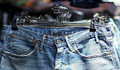 মাসভর জিন্স ধোবেন না! অবাক হলেও সত্যি, কেন জিন্স কাচা মানেই নিজের বিপদ ডেকে আনা?