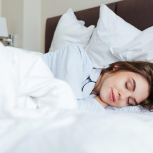 অতিরিক্ত ঘুমোচ্ছেন? অজান্তেই নিজের আয়ু কমিয়ে ফেলছেন না তো? সতর্ক হোন এখনই!