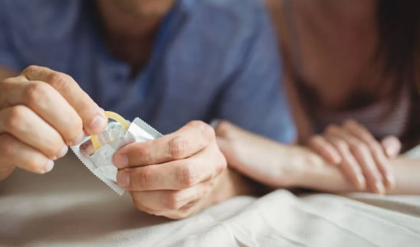 মিলনের সময় কেন ল্যাটেক্স কন্ডোমই সেরা? চিকিৎসকদের এই পরামর্শ না মানলে বড় বিপদ