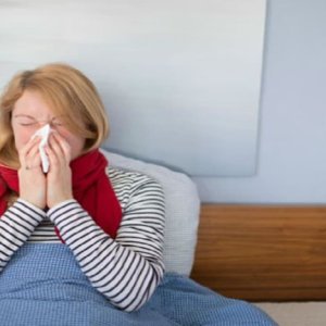 কফ-কাশিতে নাজেহাল? দামী সিরাপ ছাড়াই ফুসফুস পরিষ্কার করার সেরা ৫টি প্রাকৃতিক কৌশল