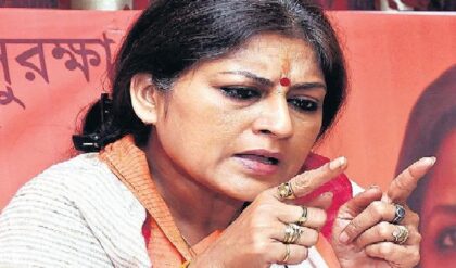 “মার খেয়েছি, পুলিশ ভয় দেখিয়েছে… কিছুই ভুলিনি!” টিকিট পেয়েই হুঙ্কার রূপা গঙ্গোপাধ্যায়ের!