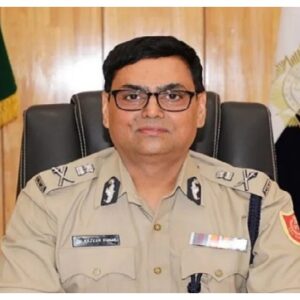 রাজীব কুমারের আত্মীয়ই এবার পদ্মপ্রার্থী! দুঁদে আইপিএস অফিসারের হাতেই কি ব্যারাকপুরের রাশ?