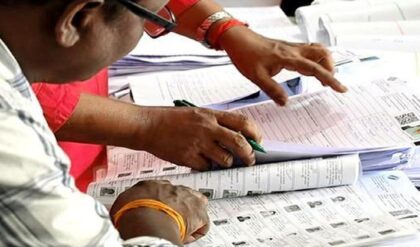 ভোটের মুখে ভোটার তালিকায় বড়সড় প্যাঁচ! সাপ্লিমেন্টারি লিস্ট নিয়ে কেন বাড়ছে দুশ্চিন্তা?