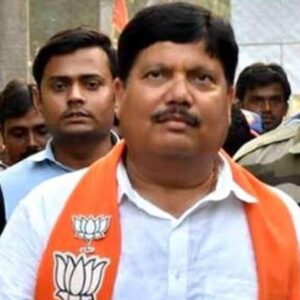 ব্যারাকপুরে বড় ধামাকা! নোয়াপাড়ায় অর্জুন, ভাটপাড়ায় পবন; বাবা-ছেলে কি এবার একসঙ্গেই বিধানসভায়?