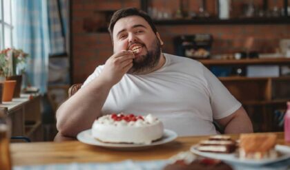 বেশি ওজন মানেই কি মন খারাপ? ‘ইমোশনাল ইটিং’ অজান্তেই ঠেলে দিচ্ছে বিপদের দিকে!