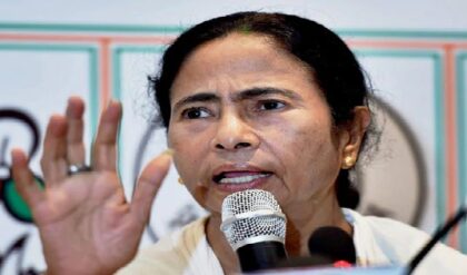 “বাংলায় ঘোষিত রাষ্ট্রপতি শাসন চলছে!” কমিশনকে ‘বিজেপির তোতাপাখি’ বলে নজিরবিহীন আক্রমণ মমতার