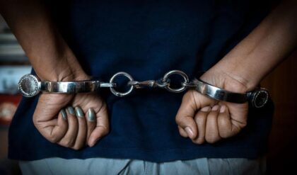 প্যান্টের বেল্ট খুলে পুলিশকে বেধরক মার! মাঝরাতে যুবকদের তাণ্ডব, গ্রেফতার ৪ মস্তান