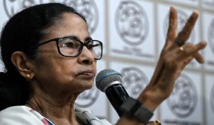 “রাজ্যে অলরেডি রাষ্ট্রপতি শাসন জারি হয়ে গিয়েছে!” ইস্তেহার প্রকাশেই মমতার ভয়ঙ্কর দাবি